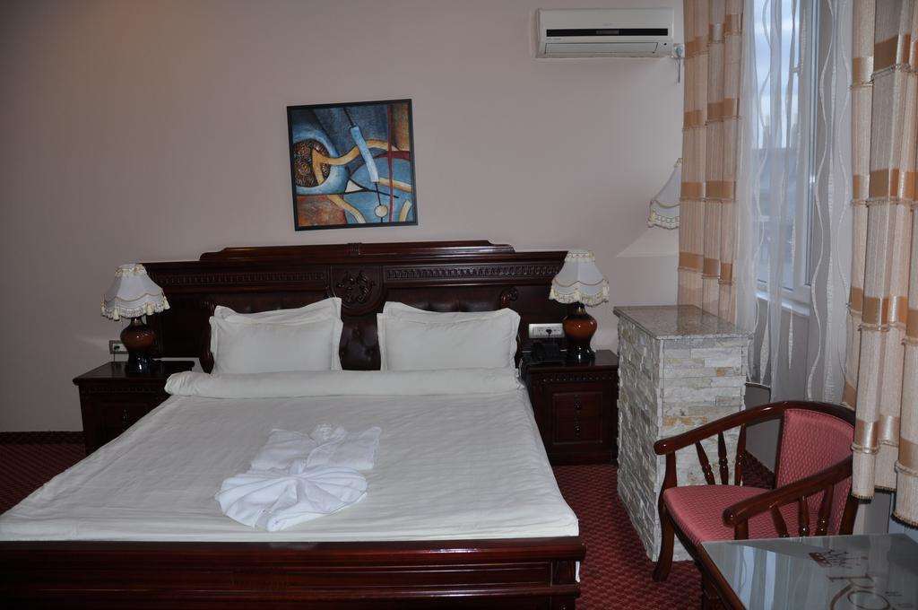 Hotel Royal Pristina Quarto foto